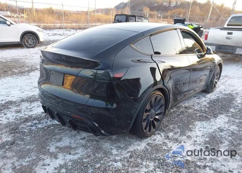 2022 Tesla Model Y Performance Dual Motor All-Wheel Drive z USA, uszkodzony, nr VIN 7SAYGDEF9NF397030